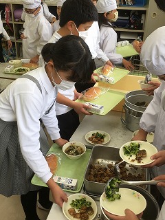 給食
