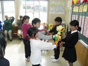 在校生から花束を
