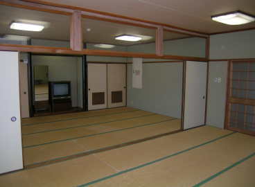 担い手センター２階小会議室及びごらく室の写真です。