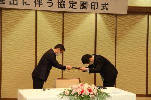 調印式知事と市長
