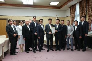 加藤財務大臣へ要望書提出