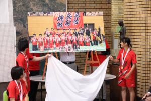 地下道展示パネルの除幕