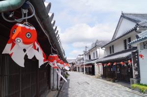 柳井金魚ちょうちんと白壁