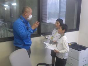 水処理や機械操作を説明