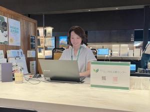 やない市民活動センター受付カウンター