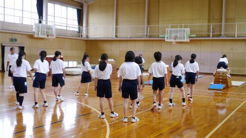 2年生 保健体育「跳び箱」の授業 - 柳井西中学校 - 柳井市ホームページ