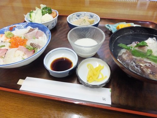 柳井の食材を使った海鮮丼です。