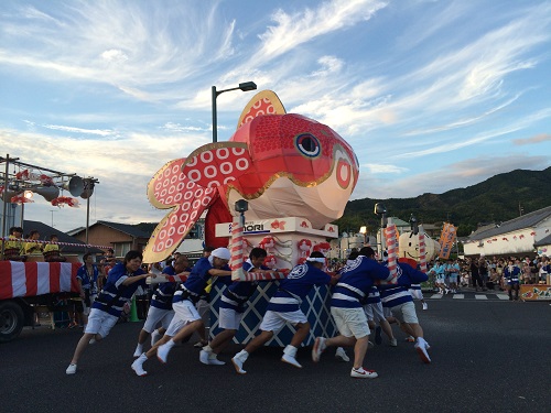 回って回ってお空で泳いじゃおう