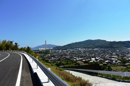 広域農道「やない美ゅーロード」の写真です。