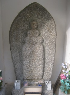 割石の石造延命六面地蔵菩薩の写真