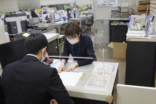 執務の様子等
