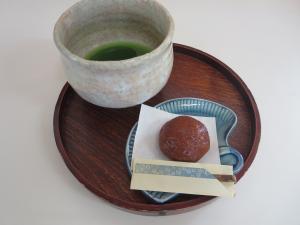 お茶とお菓子