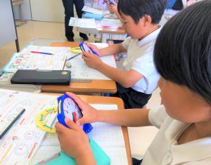 手を動かして