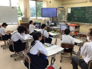 各自で考える子どもたち