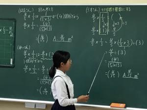 説明に挑戦する子ども