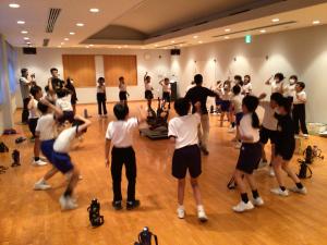 キャンドルサービスを楽しむ5年生