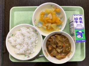 1日目の給食はカレーライス