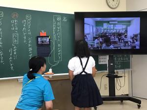 伊陸小の友達に質問するところ