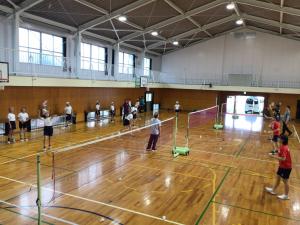 高校生とラリーをするところ