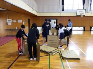 段ボールベッドの組み立て