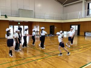 大繩で記録に挑戦するところ