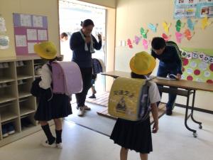 引き渡すところ