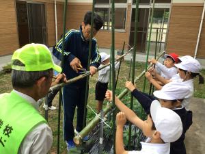 支柱を止めるところ