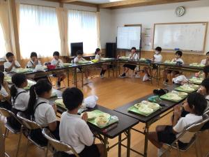 みんなでいただく給食