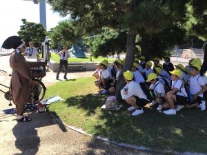 みもすそ川での紙芝居鑑賞