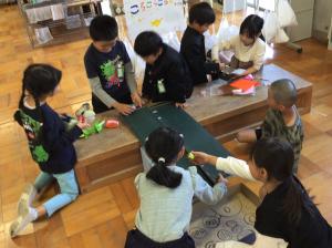 おもちゃで遊ぶ