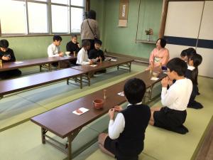 お茶をいただくところ