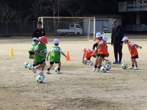 ボール蹴りの様子