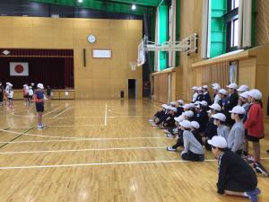 体育館での見学