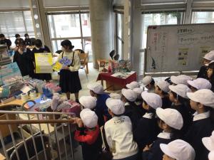 図書室での見学