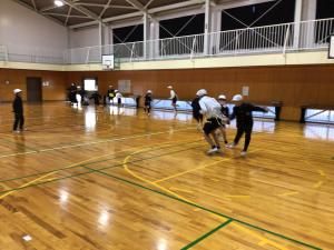 しっぽ取りを楽しむ子どもたち