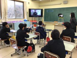 伊陸小の発表を聞くところ