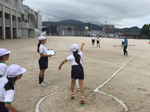 ソフトボール投げ