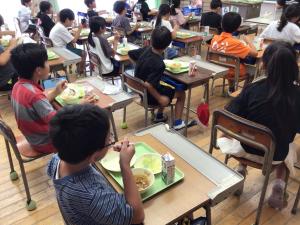 給食の様子
