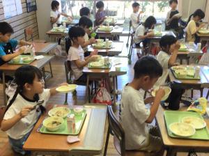 給食の様子