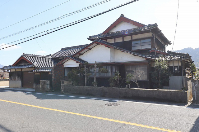 242外観