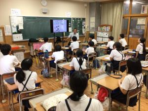 6年生の萩についての学習風景