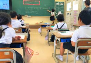 きく話す