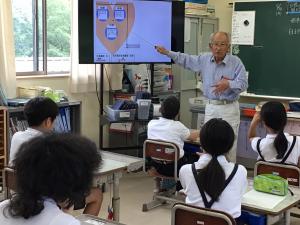 防災組織について説明する講師