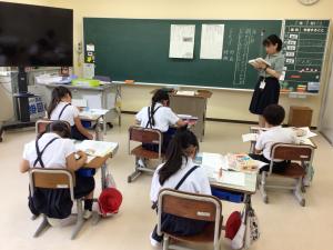 国語辞典で調べ始める子どもたち
