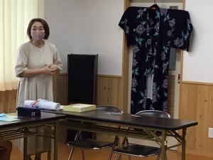 説明される講師の先生