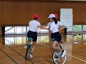 3人で回転するところ