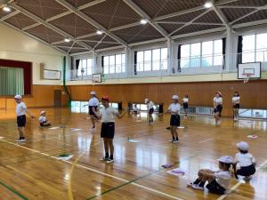 いろいろな跳び方に挑戦