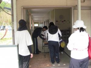引き渡しを待つところ