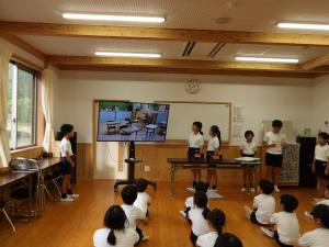 委員会の児童が発表するところ